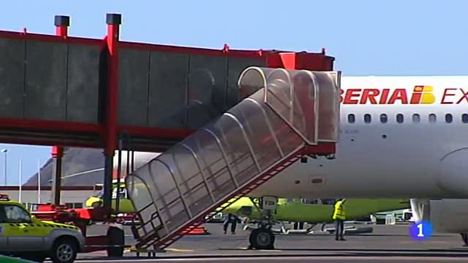 Los incendios no impiden la afluencia de visitantes a La Gomera y La Palma