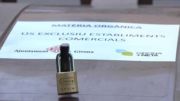 Telediario 1 - Contenedores de basura con candados