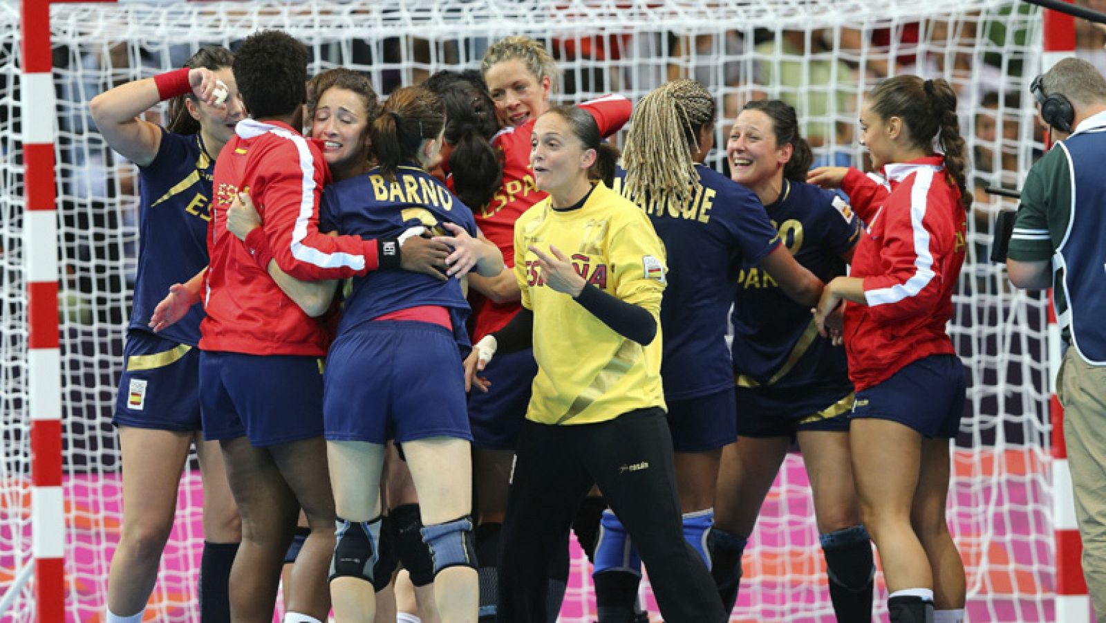 Las 'guerreras' de balonmano hacen historia y pasan a semifinales | Ver