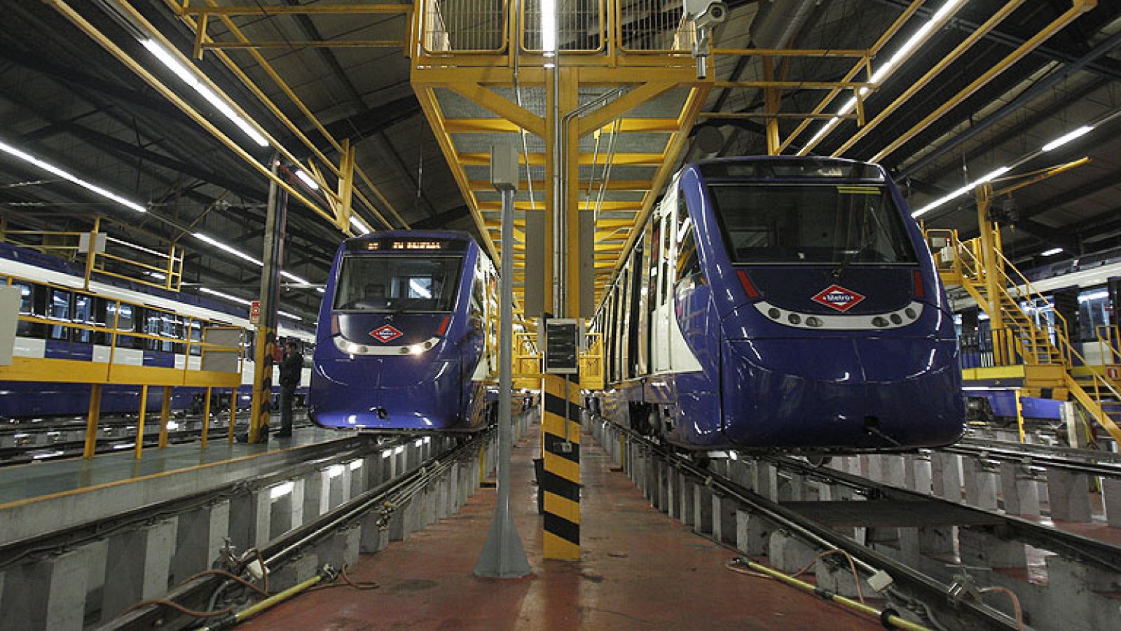 Dos muertos y dos heridos al chocar un tren en las cocheras de Metro de Madrid - Informativo 24h | Ver
