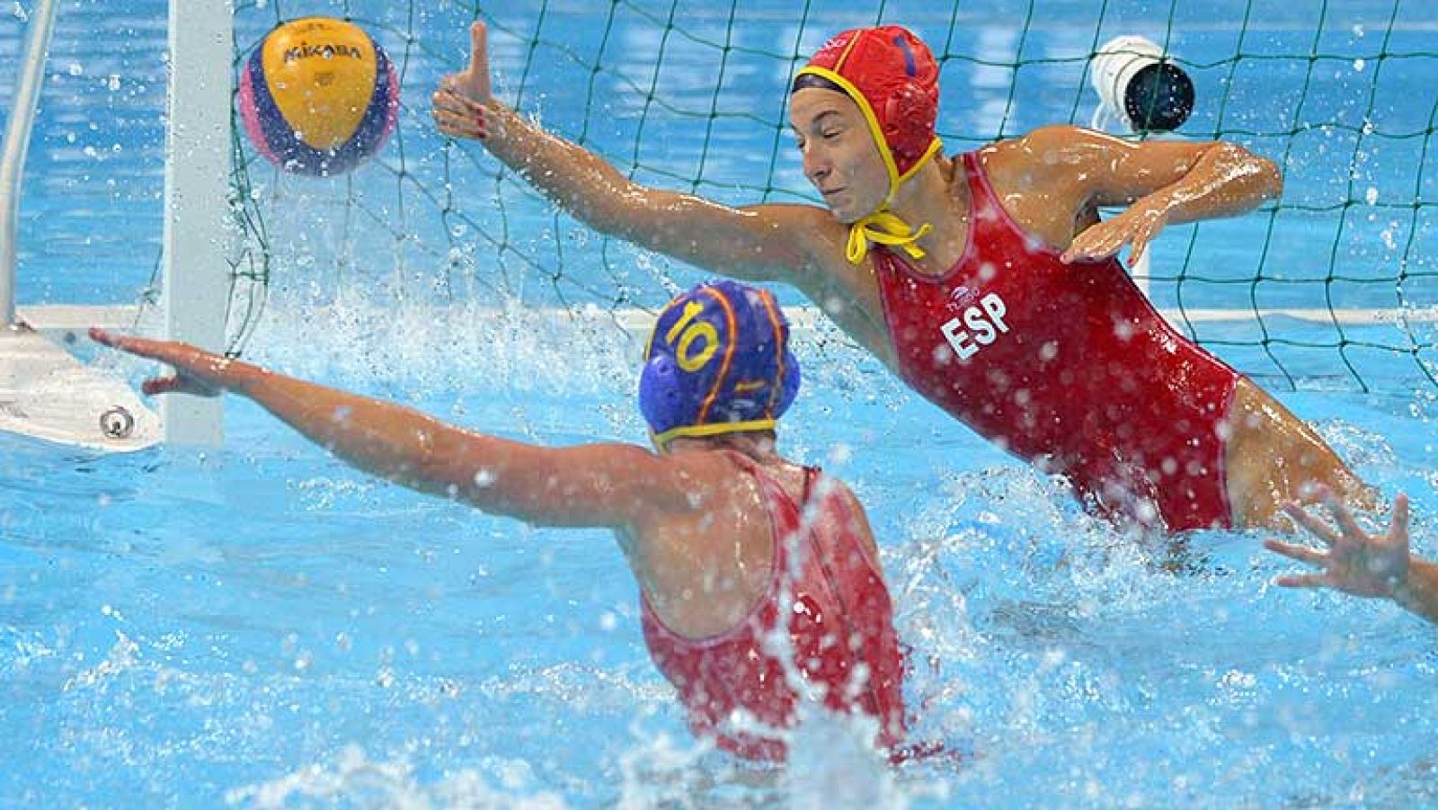 Las chicas de waterpolo quieren el oro | Ver