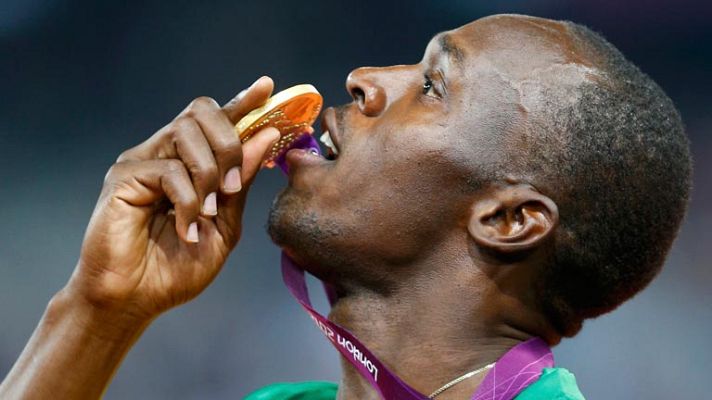 Telediario 1 - Bolt, primer atleta en ganar los 100m y 200m en dos ediciones consecutivas de los Juegos Olímpicos