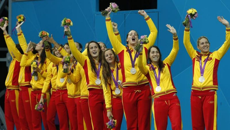 La plata del waterpolo en Londres 2012 hace felices a las atletas españolas | Ver