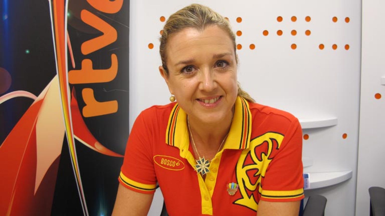 La entrenadora del equipo español de natación sincronizada ha respondido a las preguntas de los internautas de RTVE.es acerca de las dos nuevas medallas de las 'sirenas', la eterna rivalidad con Rusia y la irrupción de las chinas