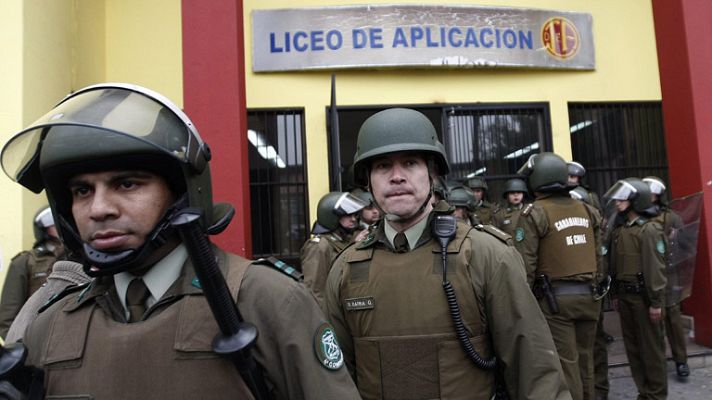 Informativo 24h - Los estudiantes chilenos ocupan institutos de secundaria para reclamar educación pública
