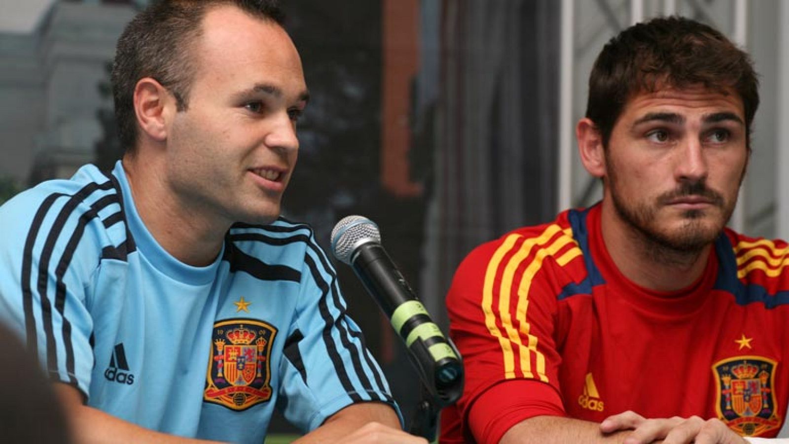 Los campeones de Europa estrenan título con un amistoso en Puerto Rico en el que el calor, el cansancio del viaje y las ausencias de titulares no valen como excusa, según advierte el capitán, Iker Casillas.