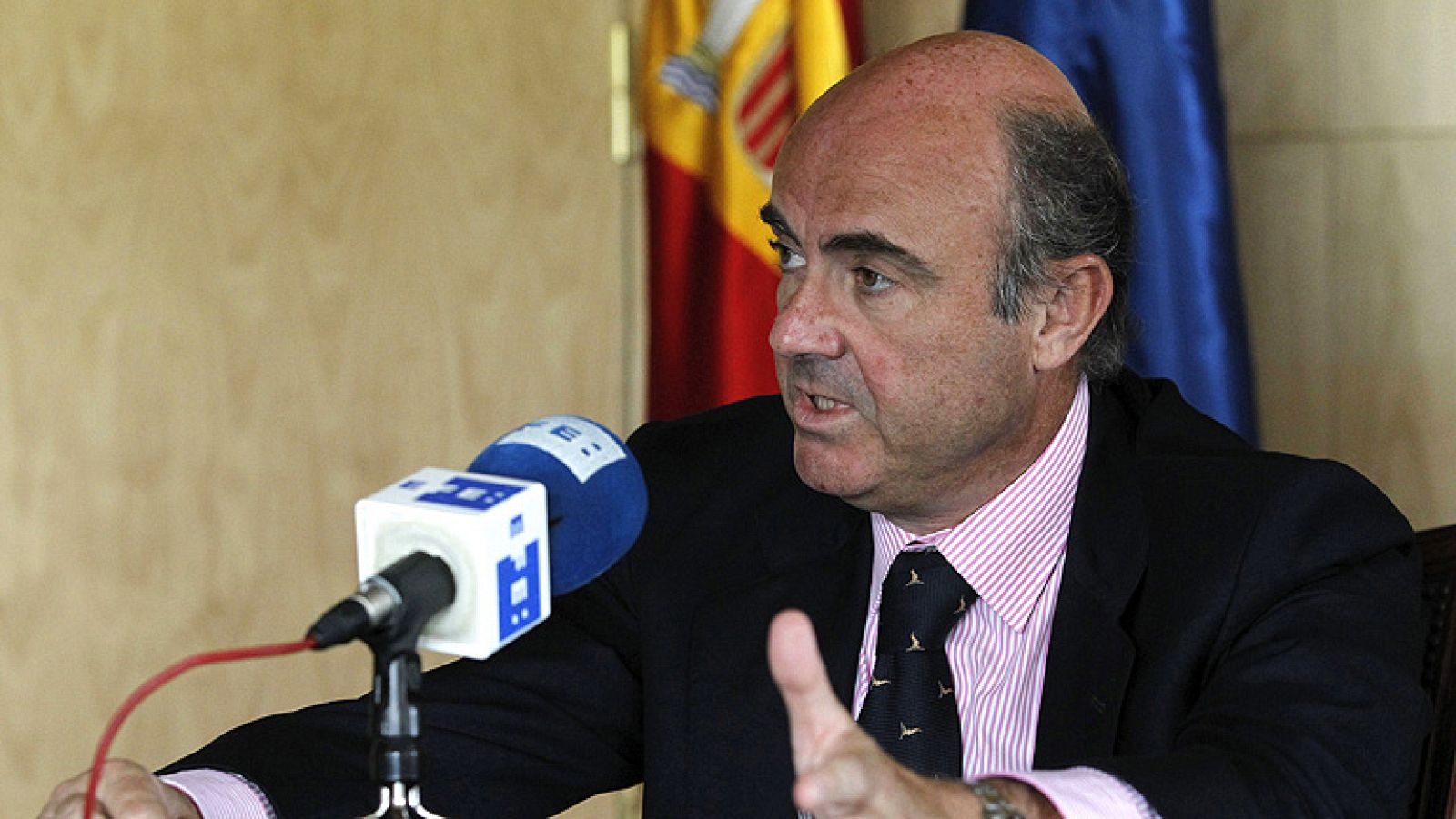 Guindos asegura que el BCE podría comprar deuda española