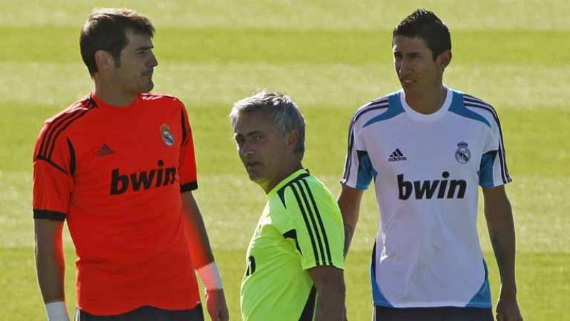 El Real Madrid comienza su defensa del título en casa frente al Valencia. A la espera de Modric, el Madrid es exactamente el mismo que el del año pasado. Un equipo que ha querido motivar a la afición con este vídeo.