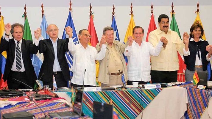 Telediario 1 - Apoyos a la crisis de Ecuador