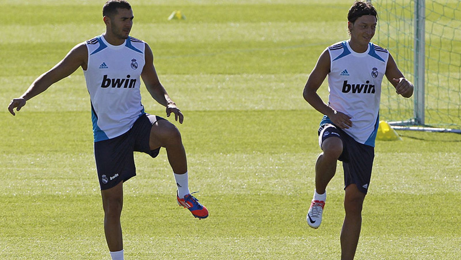 Tras su dubitativo debut en Liga, el Real Madrid prepara a conciencia el primer clásico de la temporada, que llega el próximo jueves en forma de Supercopa. Mourinho no podrá contar con Pepe para el partido de ida.