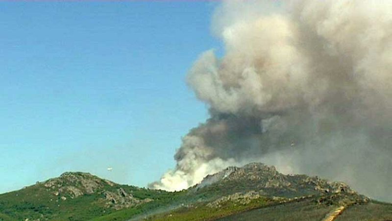 El fuego en la provincia de León, abarca un perímetro de 40 kilómetros