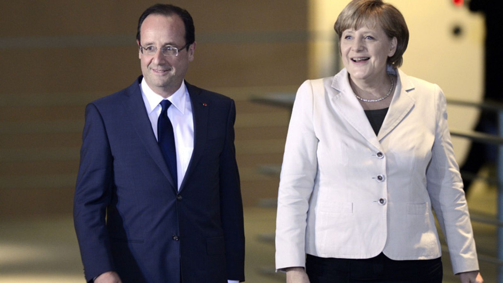 Merkel recibe a Hollande para coordinar su postura sobre Grecia