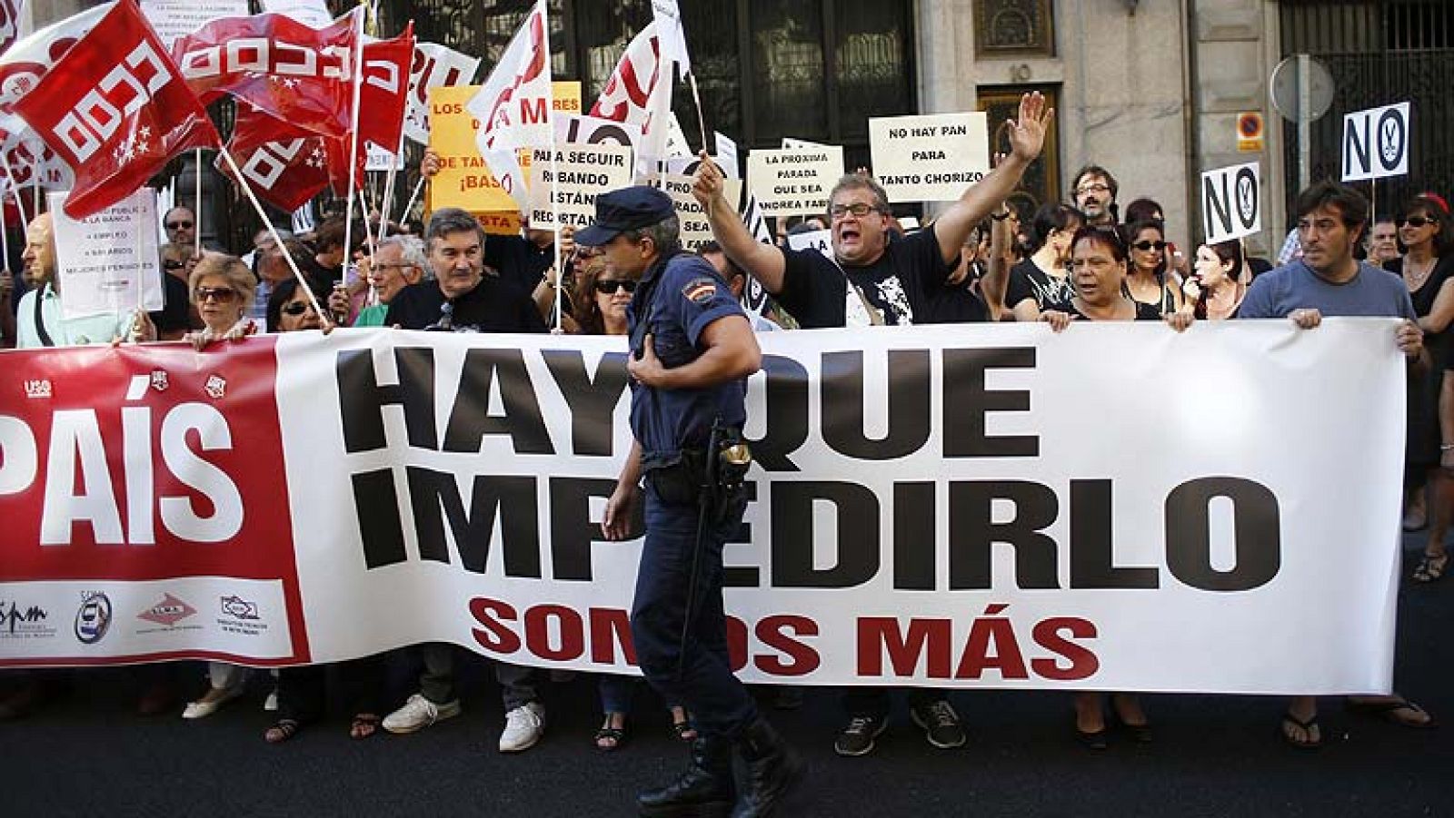 Los sindicatos vuelven a salir a la calle en protesta por los recortes - La tarde en 24h | Ver