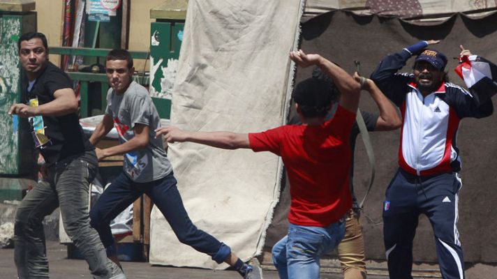 La tarde en 24h - Partidarios y detractores de Mursi se enfrentan en Tahrir