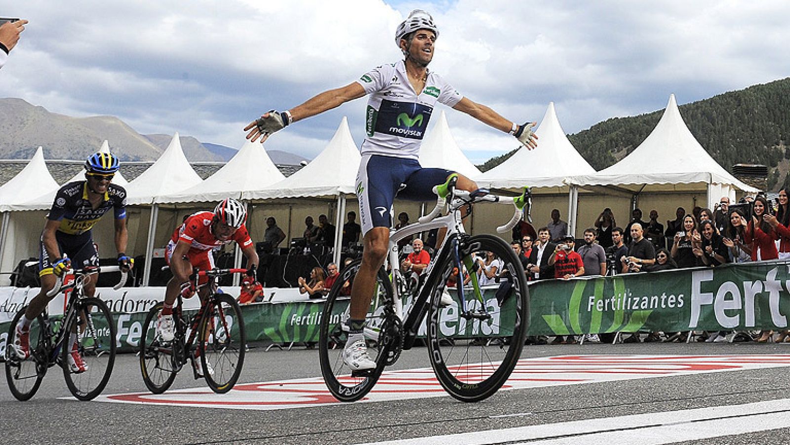 Alejandro Valverde se ha impuesto en la octava etapa de la Vuelta a España 2012 al pasar en primer lugar por la Collada de la Gallina, por delante de 'Purito' Rodríguez y Alberto Contador.