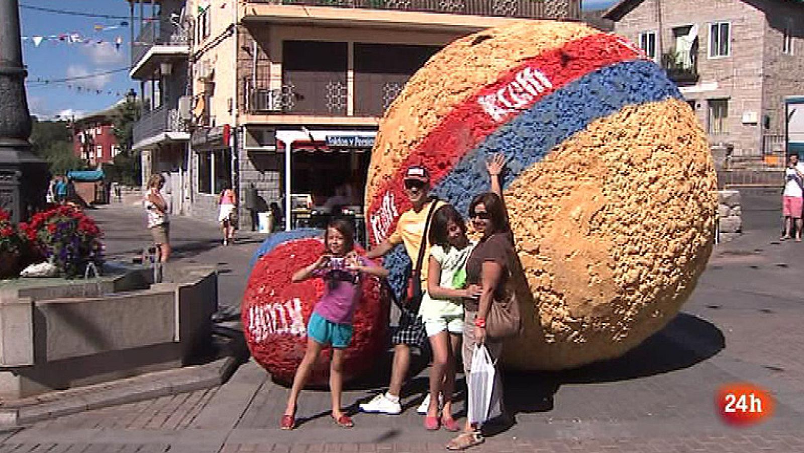 La localidad madrileña de Mataelpino celebra los encierros con bolas gigantes