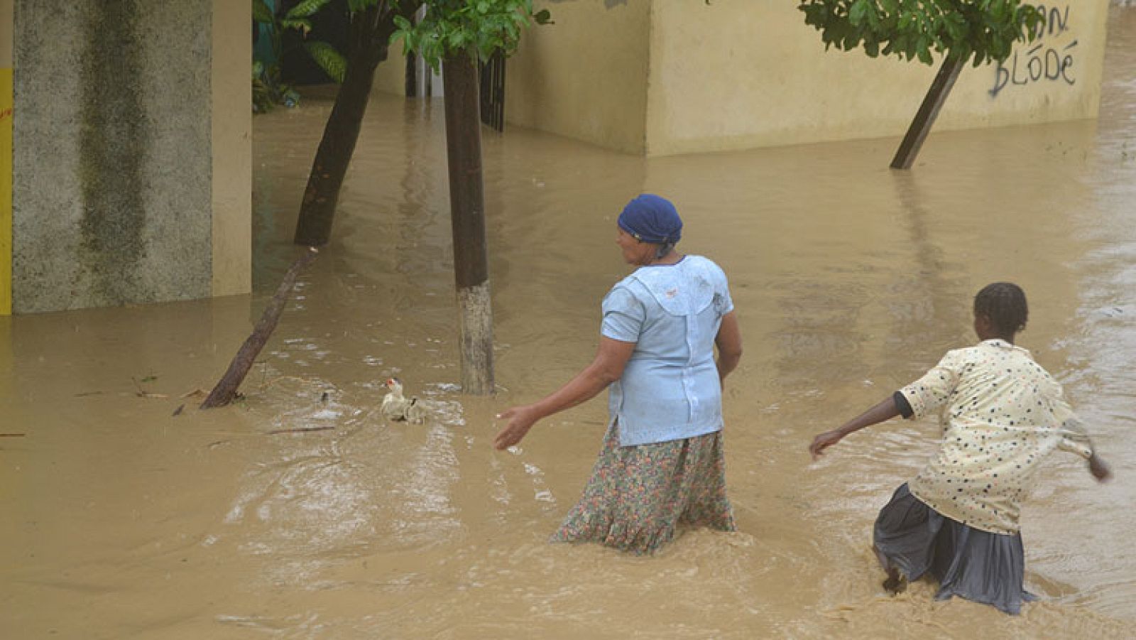Tres muertos en Haití al paso de la tormenta 'Isaac' | Ver