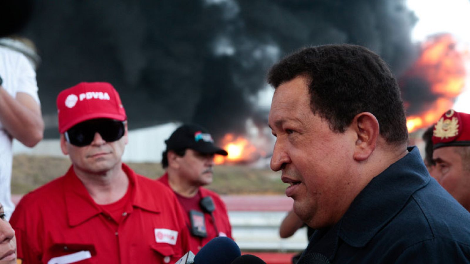 Hugo Chávez visita la refinería de Amuay, donde han muerto 41 personas en un incendio