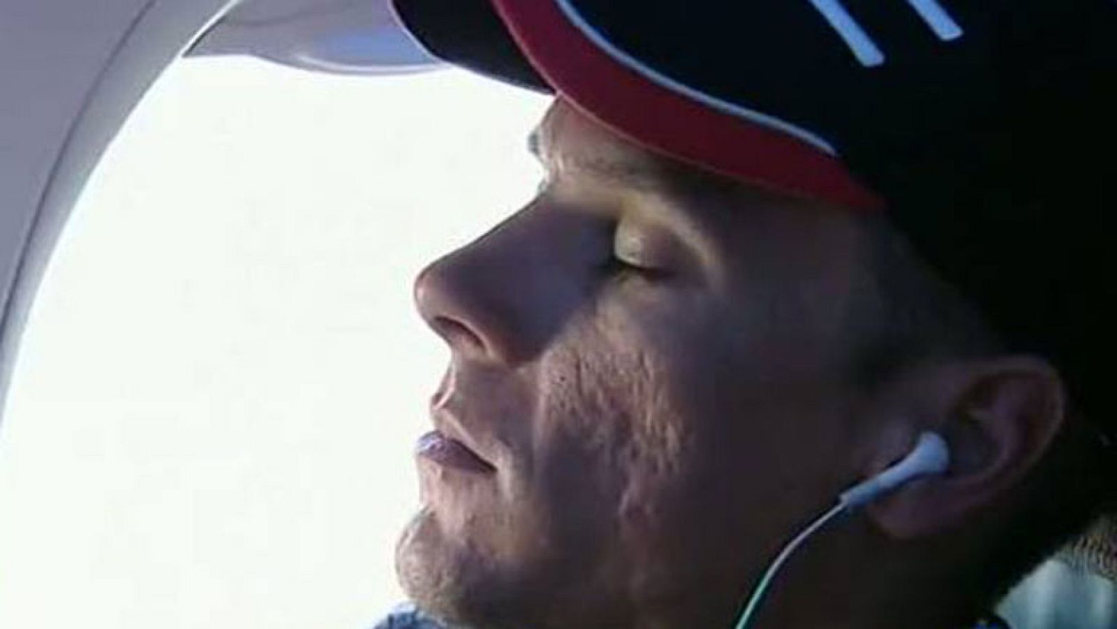 Jornada de descanso en la Vuelta, después de una primera semana sin tregua. Y la segunda aumenta la exigencia con la conrtarreloj del miércoles y las montañas asturianas. Purito sigue líder a 53 segundos. TVE ha acompañado al pelotón en su viaje por