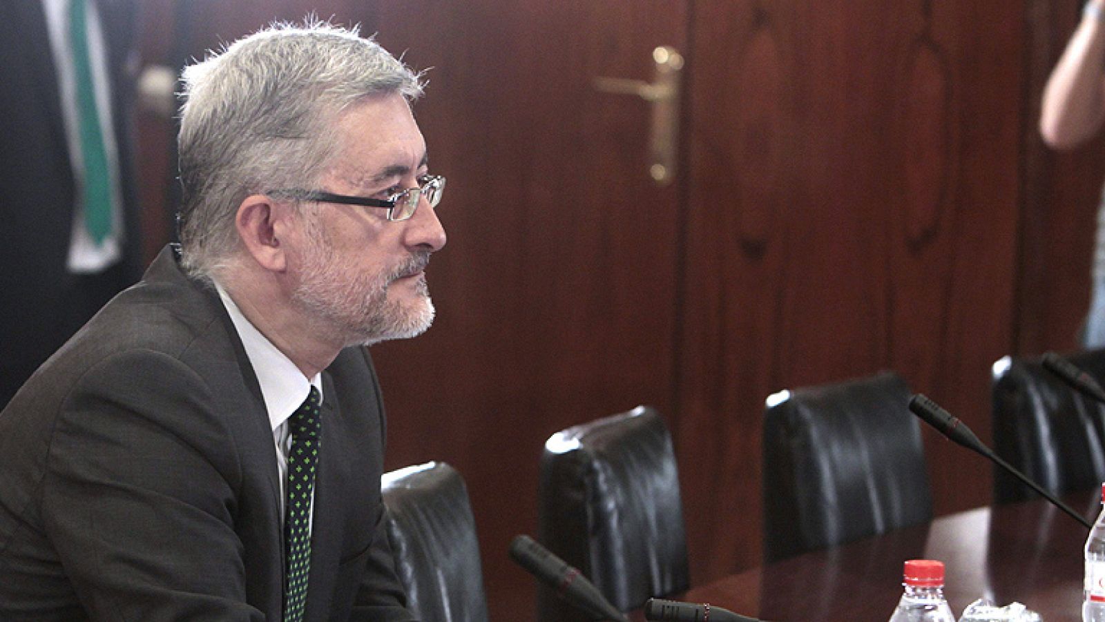 El consejero andaluz de Economía cifra en 17 millones las ayudas irregulares de los ERE