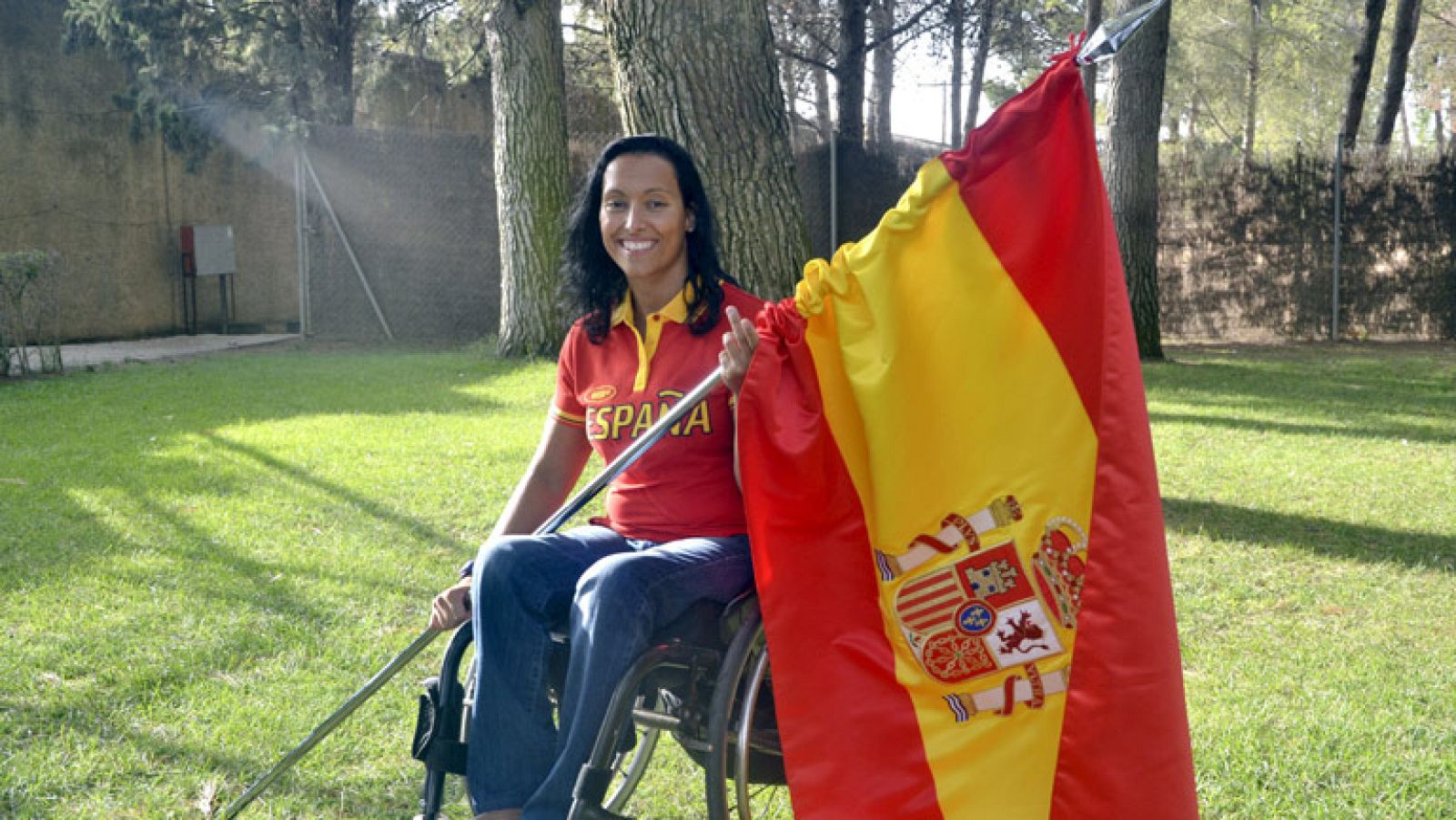 La abanderada española Teresa Perales ha reconocido que " ya empiezan a notarse los nervios, según se va acercando el día de la inauguración de los Juegos Paralímpicos de Londres 2012" en los que puede hacer historia y convertirse en la deportista p