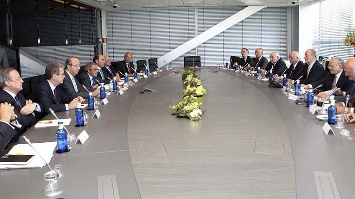 Telediario 1 - El rey almuerza con los grandes empresarios españoles