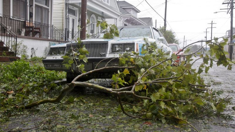 Isaac baja a tormenta tropical