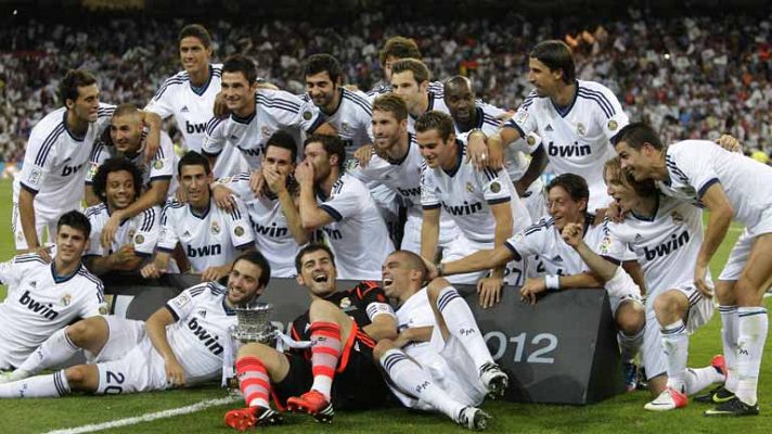  - El Real Madrid celebra la Supercopa en el Bernabéu