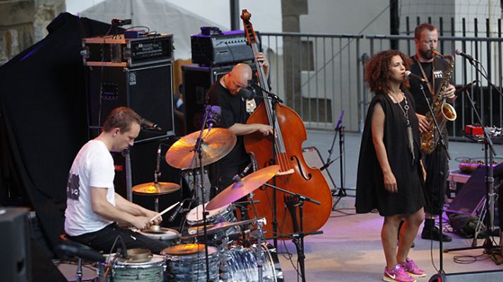 Festivales de verano de La 2 - Neneh Cherry junto a The Things
