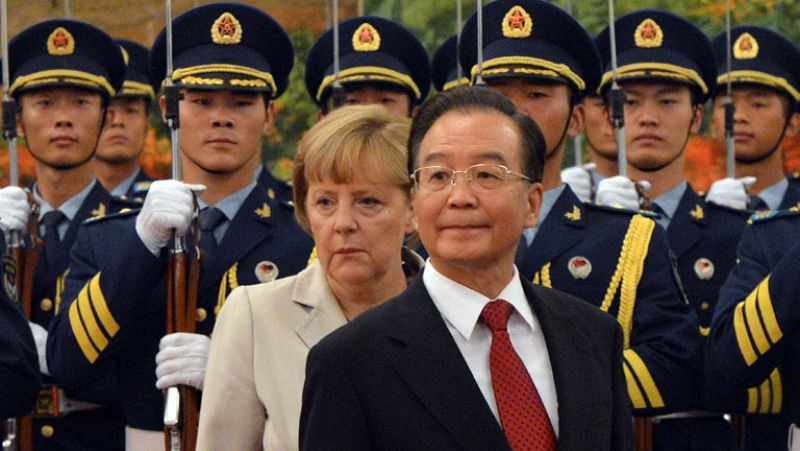 Merkel visita China y acuerda la venta de 50 aviones Airbus