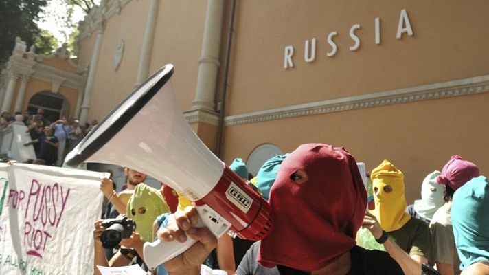 Telediario 1 - La opinión pública rusa, dividida por el caso Pussy Riot