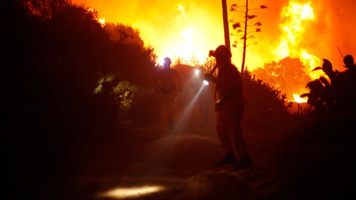 Telediario 1 - Un incendio se propaga en Málaga y obliga a desalojar varias poblaciones