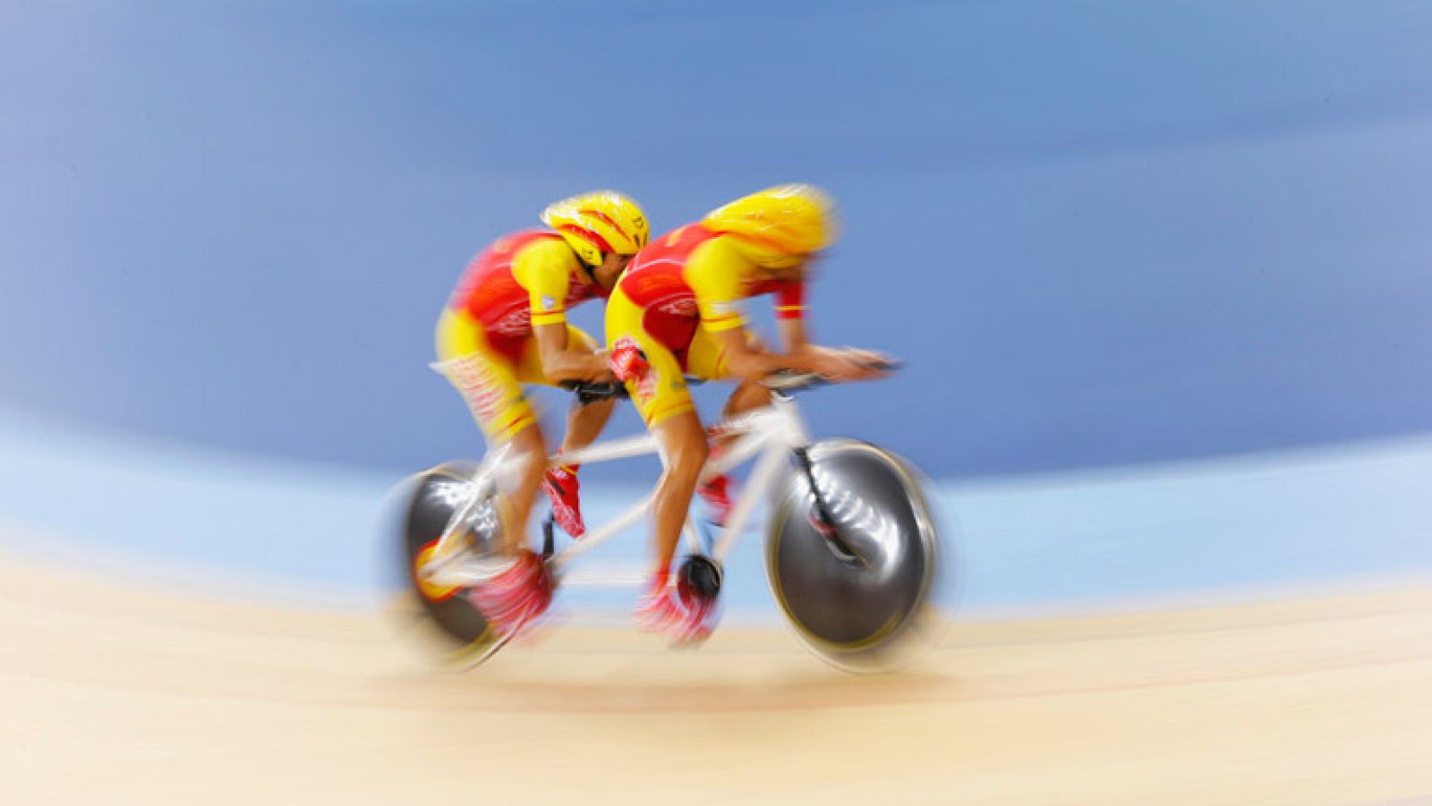 El tándem de ciclismo formado por José Enrique Porto y Juan Antonio Villanueva  se mostró feliz ha conquistado la medalla de plata  en la prueba de un kilómetro de los Juegos Paralímpicos de Londres.