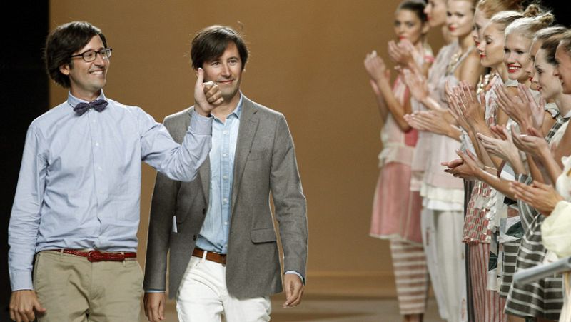 Desfile de Ailanto | Ver