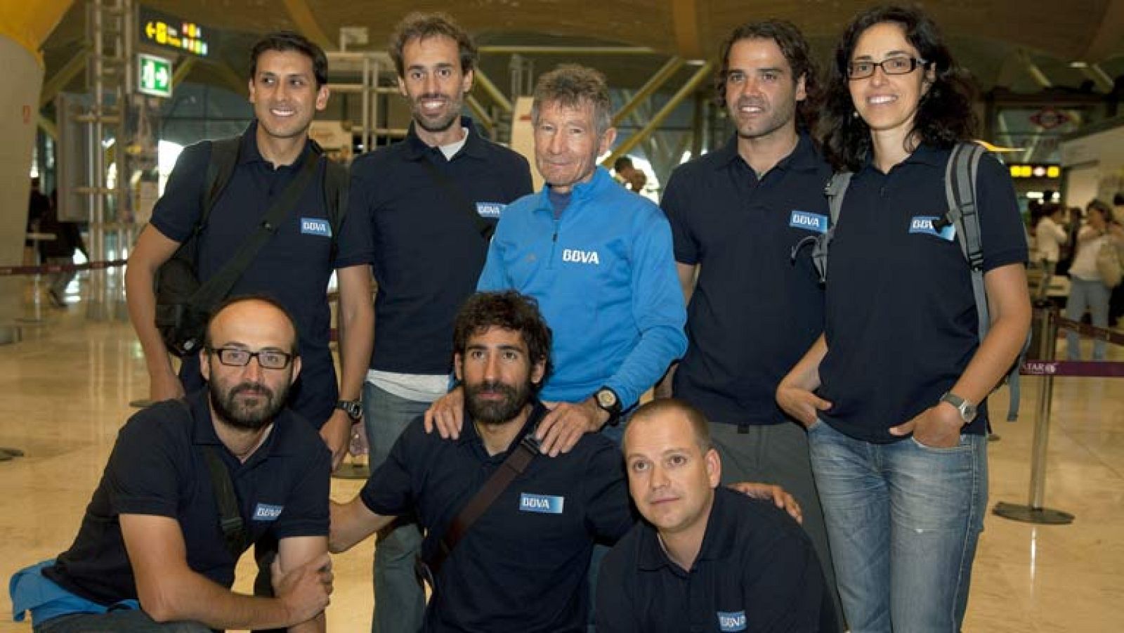 Para el  montañero español Carlos Soria no hay retos imposibles. Tiene 73 años y hoy le hemos dejado en Barajas a punto de comenzar su penúltima aventura. Escalar el monte Dhaulagiri, la séptima montaña más alta de la Tierra, en el Himalaya. Su objet