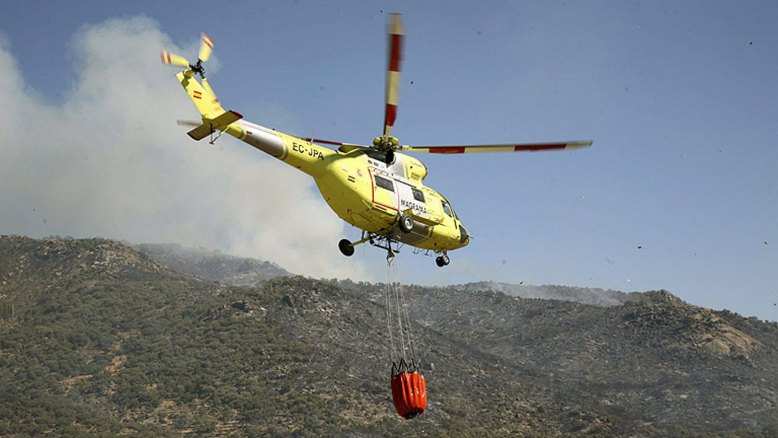 El incendio de Real de San Vicente podría quedar estabilizado en las próximas horas