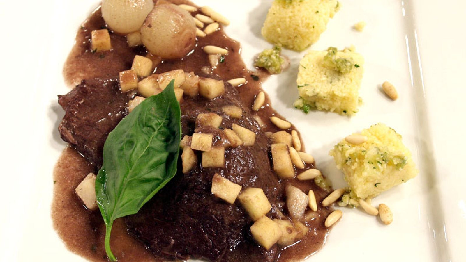 Ternera  en salsa de frutas con ñoquis