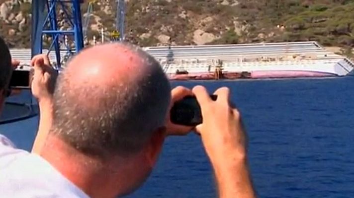 Telediario 1 - El crucero Costa Concordia, atracción turística