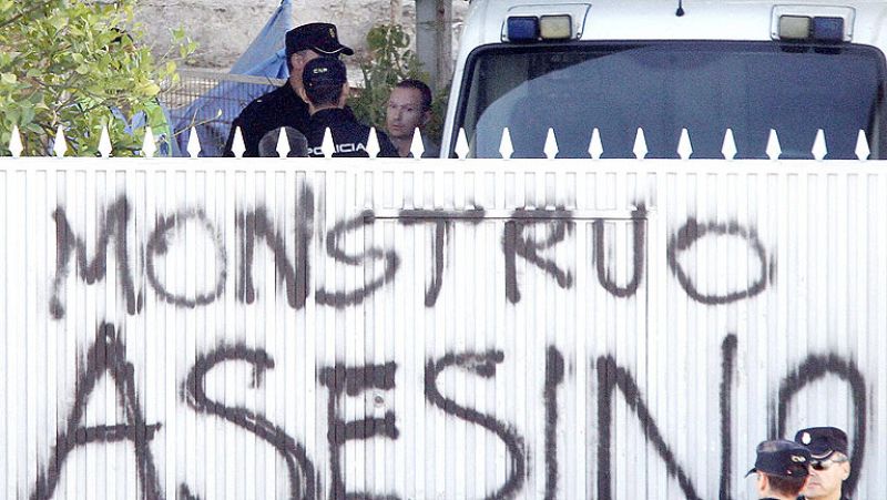 El juez ha dictado un nuevo auto en el que imputa a Jose Breton de un doble delito de asesinato con alevosia y con la agravante de parentesco