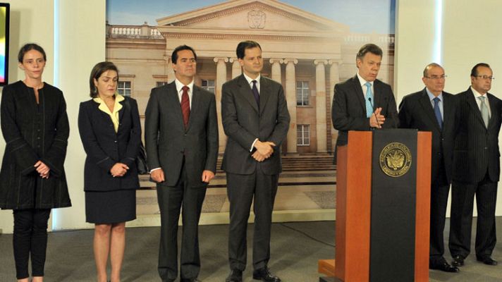 Telediario 1 - Colombia anuncia los nombres de las personas que negociarán la paz