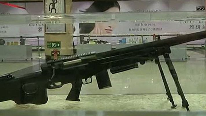 Telediario 1 - El metro de Pekín expone más de dos millones de armas interceptadas