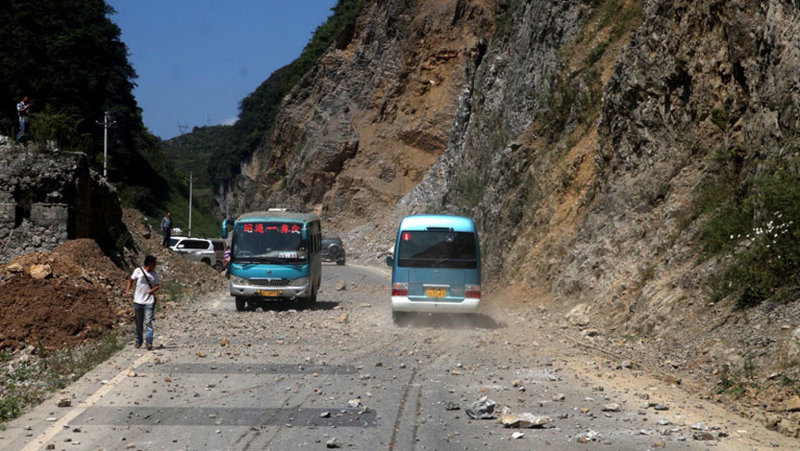 43 muertos en una cadena de terremotos en el sur de China