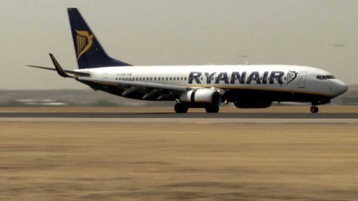 Telediario 1 - Ryanair aterriza de emergencia