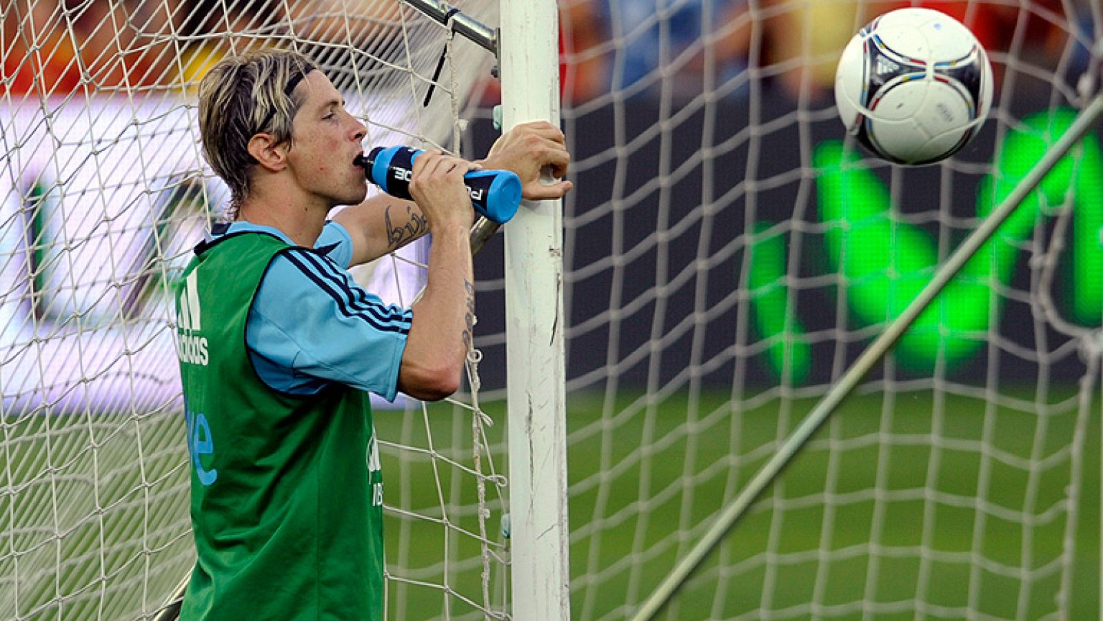 El delantero español del Chelsea Fernando Torres, que cumplirá en los encuentros ante Arabia Saudí o Georgia las cien internacionalidades con la selección absoluta, ha dicho hoy que "es una suerte formar parte" de la generación que ha hecho historia