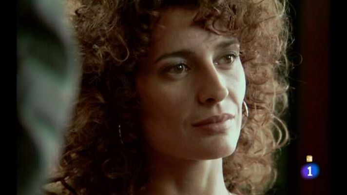 Al filo de la ley - Al filo de la ley - Una mujer pública (comienzo)