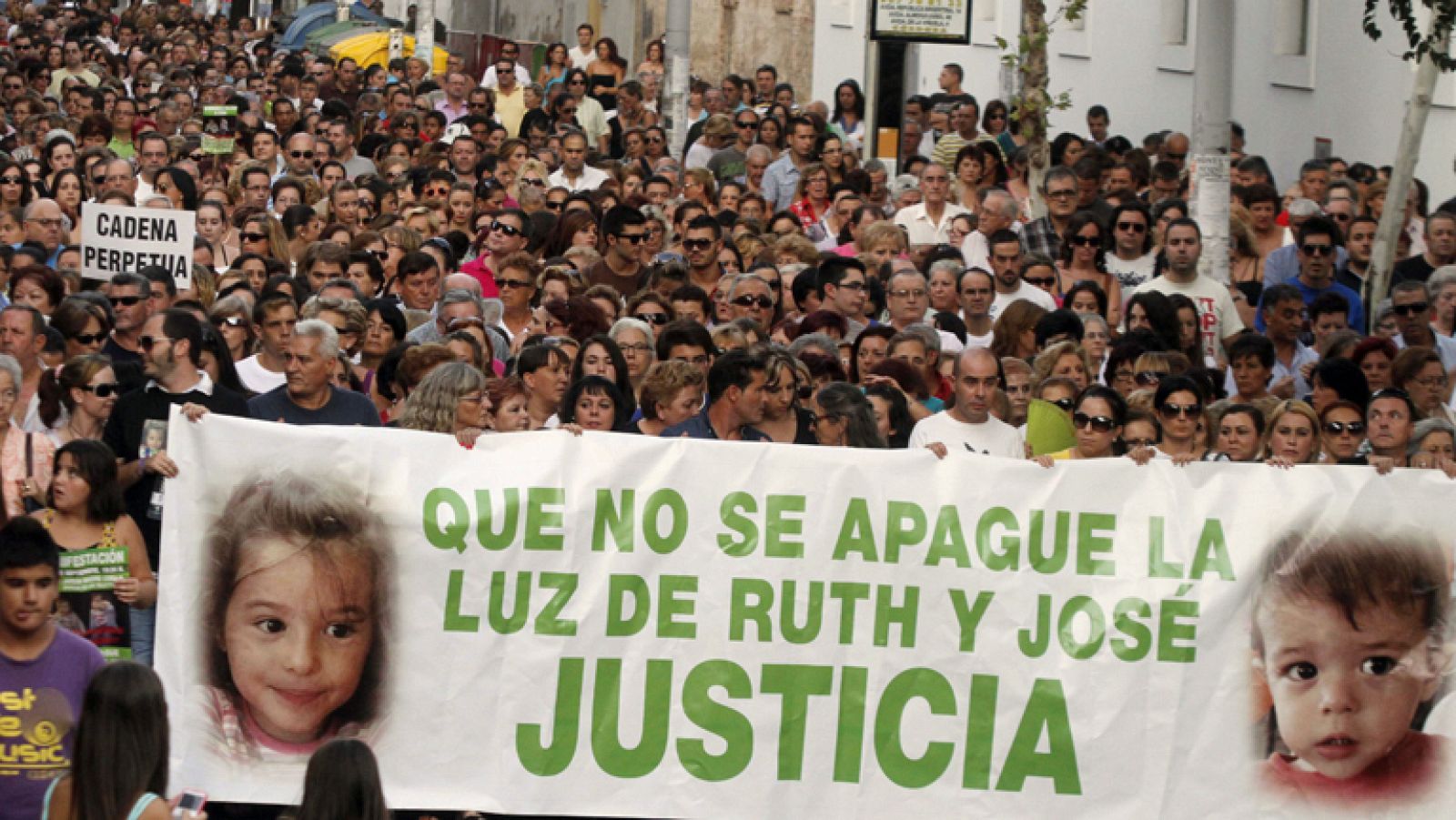 Centenares de personas se han manifestado en Córdoba cuando se cumplen once meses de la desaparición de los niños Ruth y José