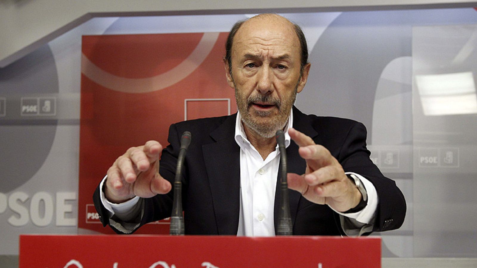 Rubalcaba pide una reforma fiscal para que paguen más "los que más tienen y heredan"