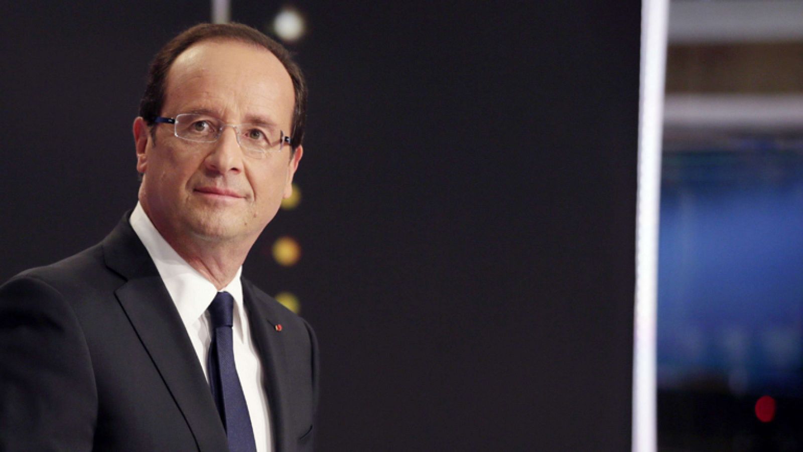 Hollande anuncia un ajuste de 30.000 millones de euros para conseguir la recuperación de la economía francesa en dos años
