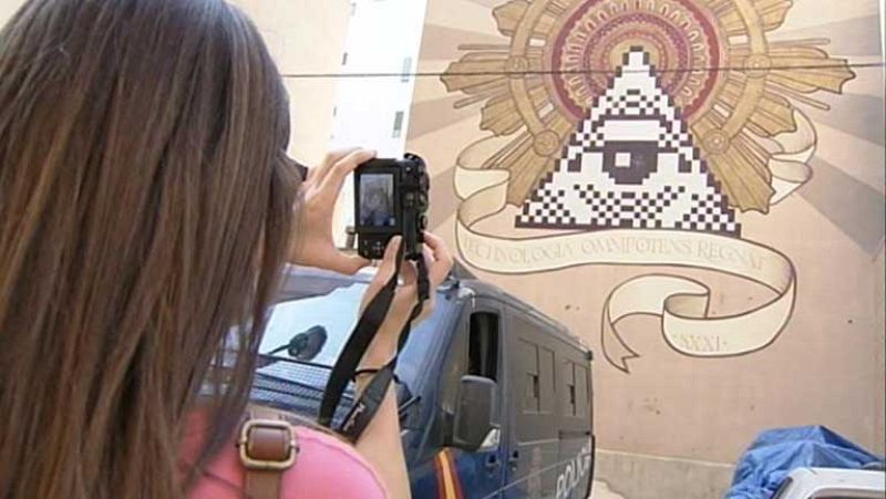 Artistas urbanos decoran las calles de Zaragoza con grafittis