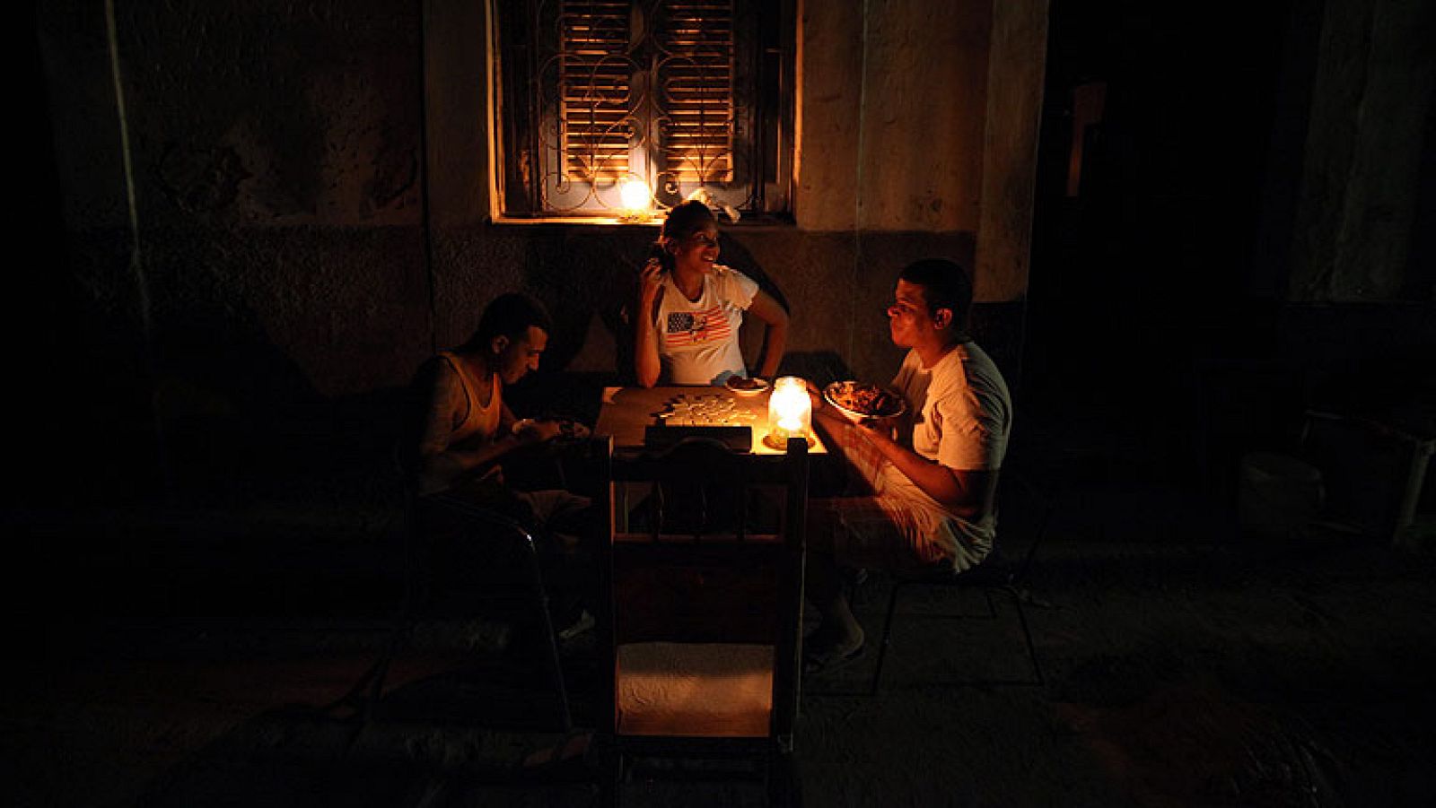 Cuba comienza a recuperar el suministro de luz tras un apagó que ha afectado al 60% del país | Ver